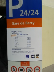 Ceny za parkovné na střešním parkovišti v Paříži